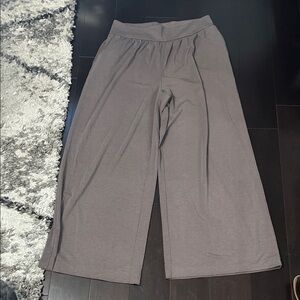Uniqlo size Large Al Rism Khaki Wide-Leg Pants.  Excellent Condition
